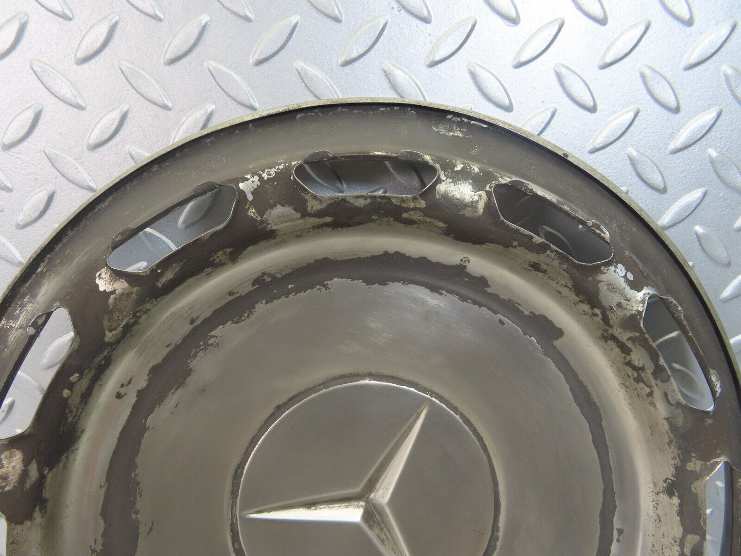 8398 Mercedes-Benz Vintage Wheel Trim Hub Cap 14