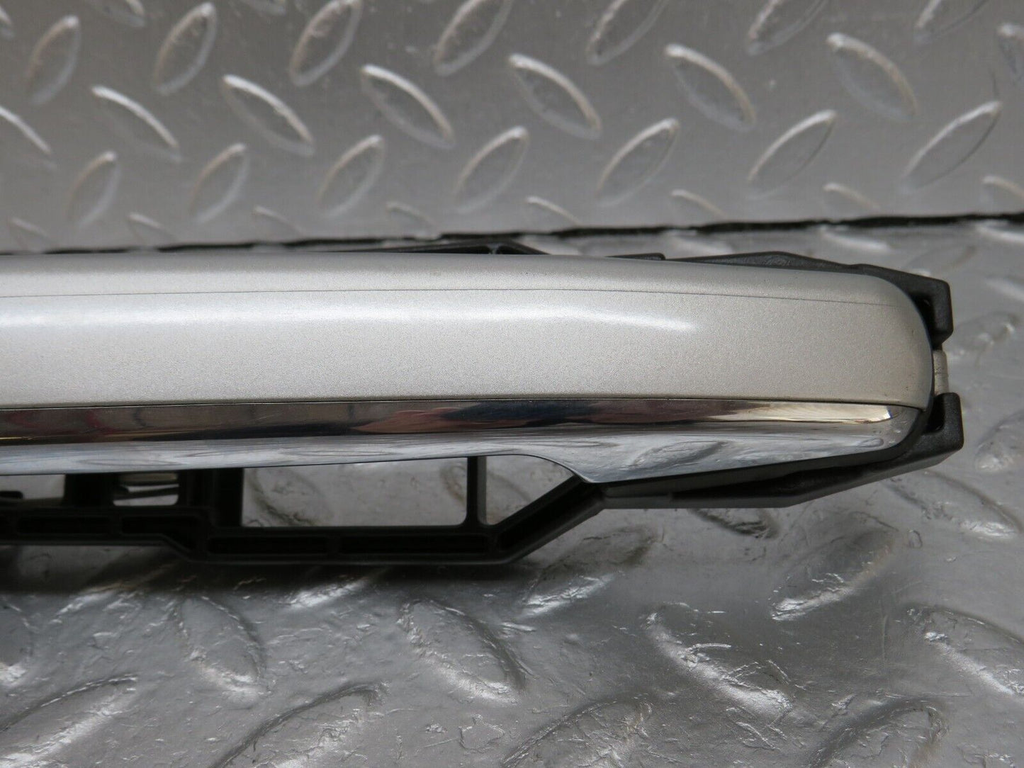34697 Mercedes-Benz W210 320E Front Left Exterior Door Handle No Key