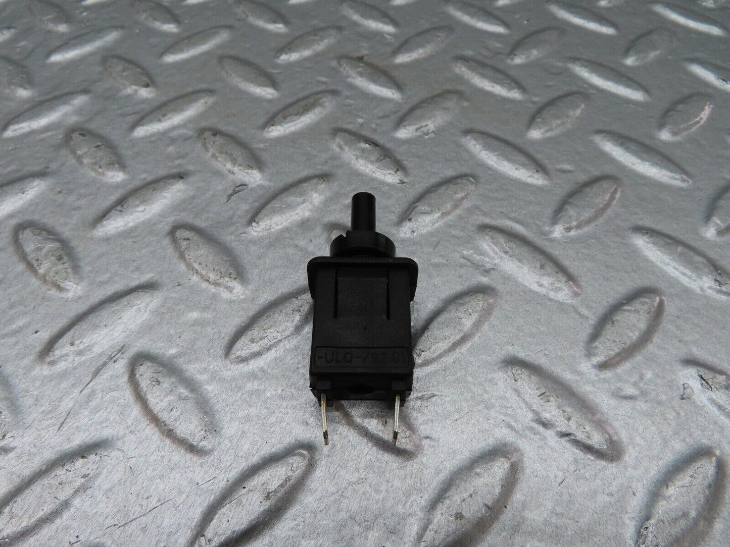 18086 Mercedes-Benz W123 200 Door Contact Switch 0008212852