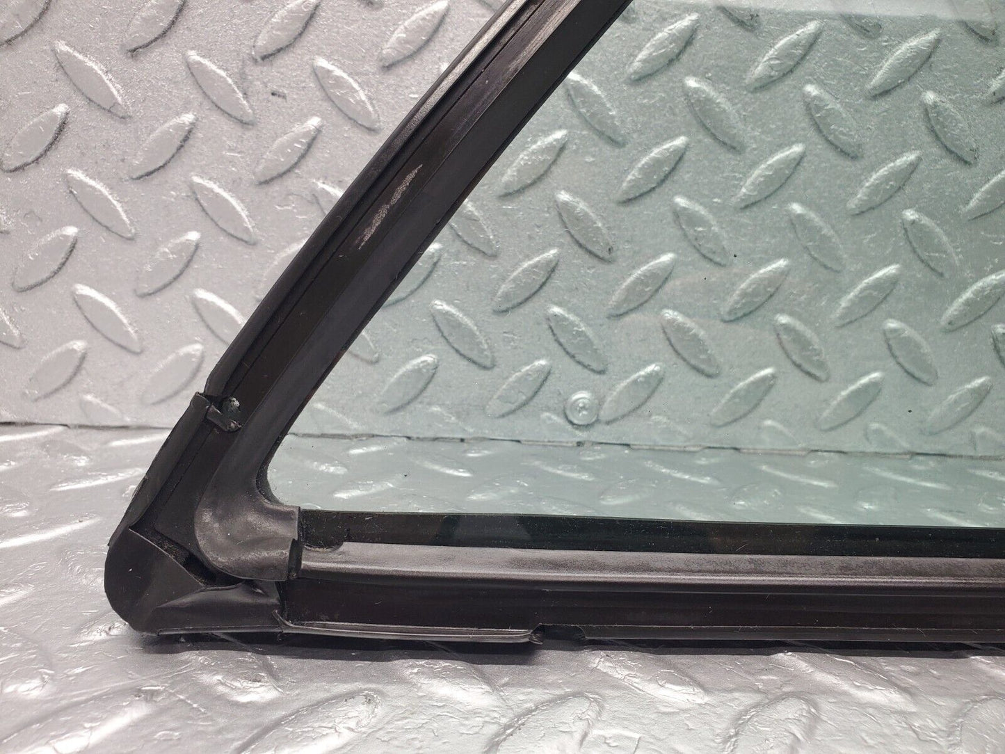 46249 Mercedes-Benz W124 280E Rear Right Quarter Window Glass 1247350624