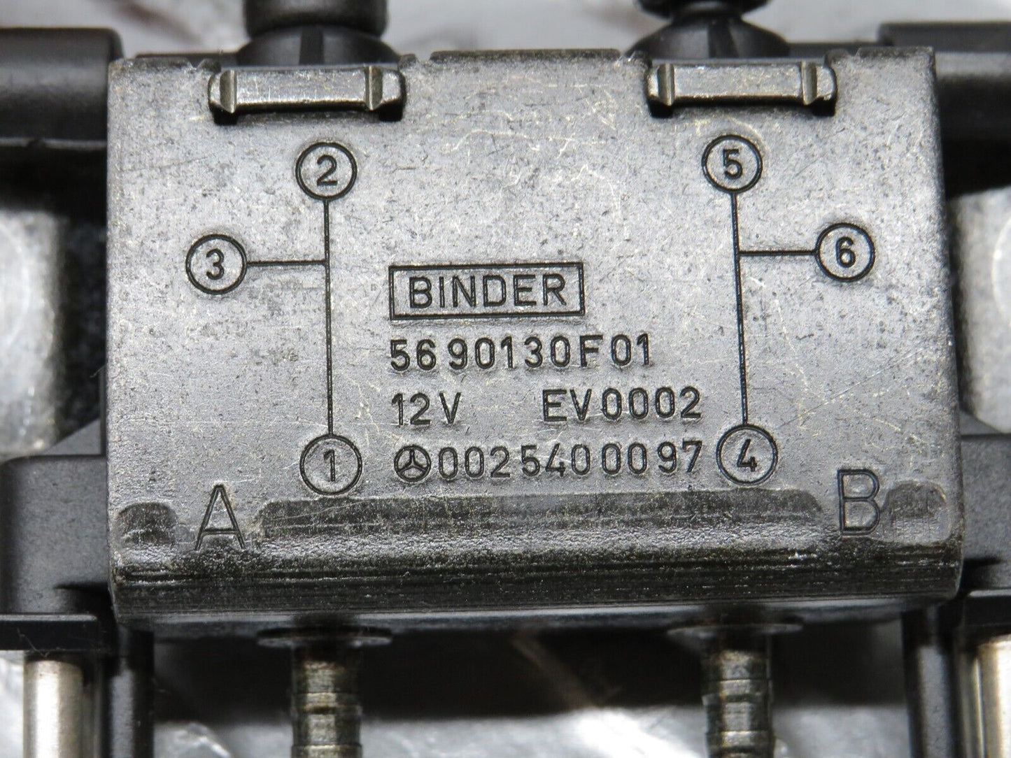 39698 Mercedes-Benz R129 320SL Coupe Solenoid Vacuum Valve 0025400097