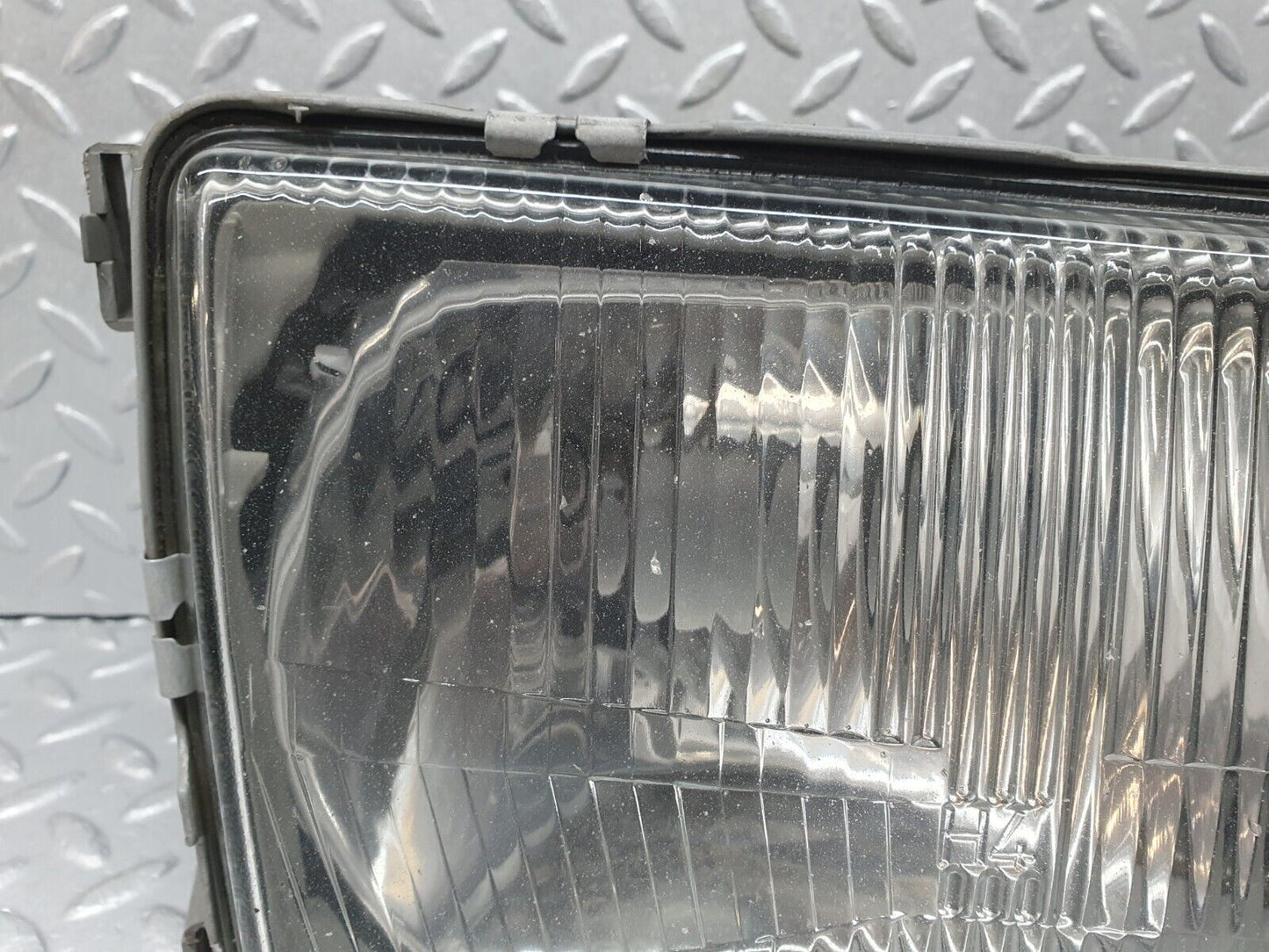 41013 Mercedes-Benz W126 300SE Headlight Right Side Bosch 1268209361 030106570