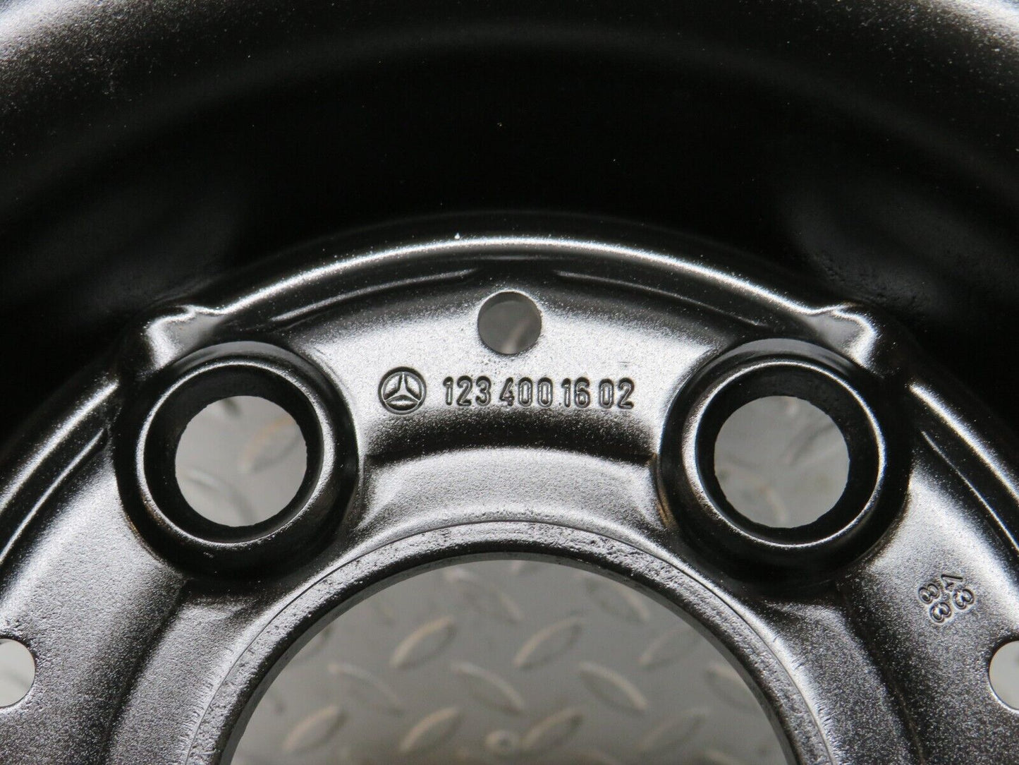 28469 Mercedes-Benz S123 240D Wagon Steel Wheel 6Jx14H2 ET30 5x112 1234001602
