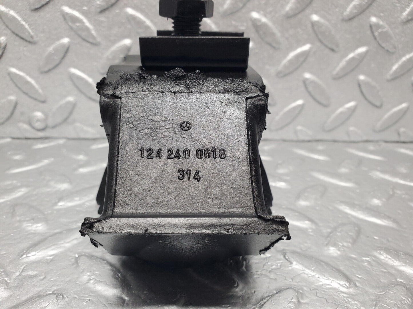 46299 Mercedes-Benz W124 280E Gearbox Rubber Mounting Bracket 1242400618