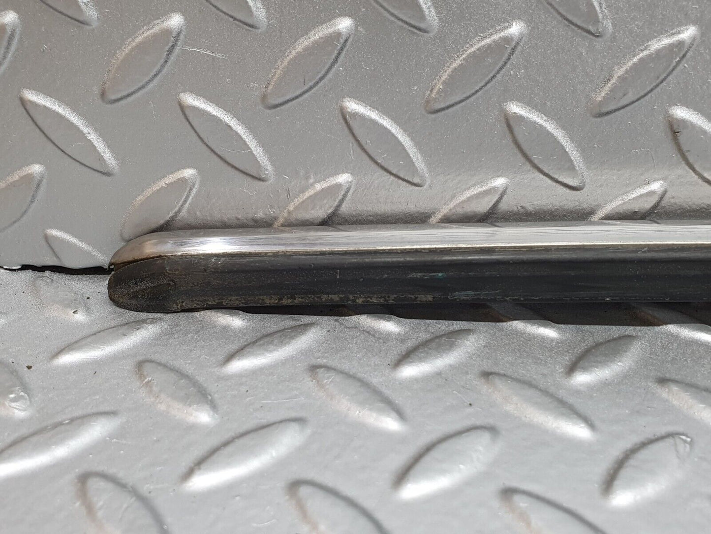 43460 Mercedes-Benz W108 280SE Front Left Fender Wing Centre Moulding Trim