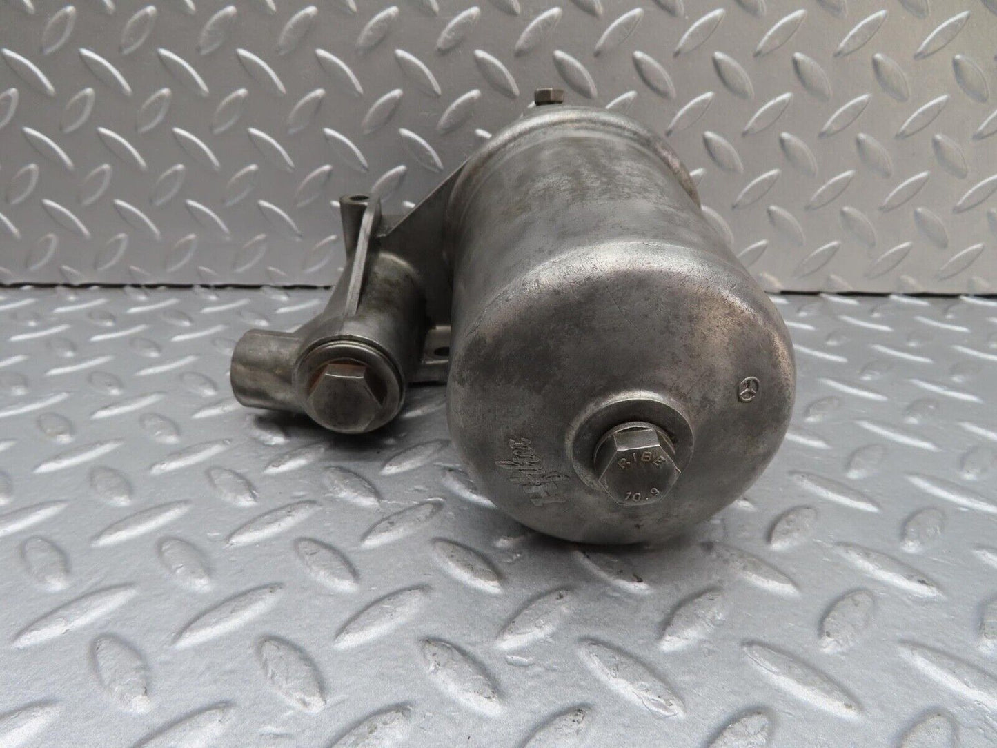 16076 Mercedes-Benz W123 280E Oil Filter Housing 1101802611