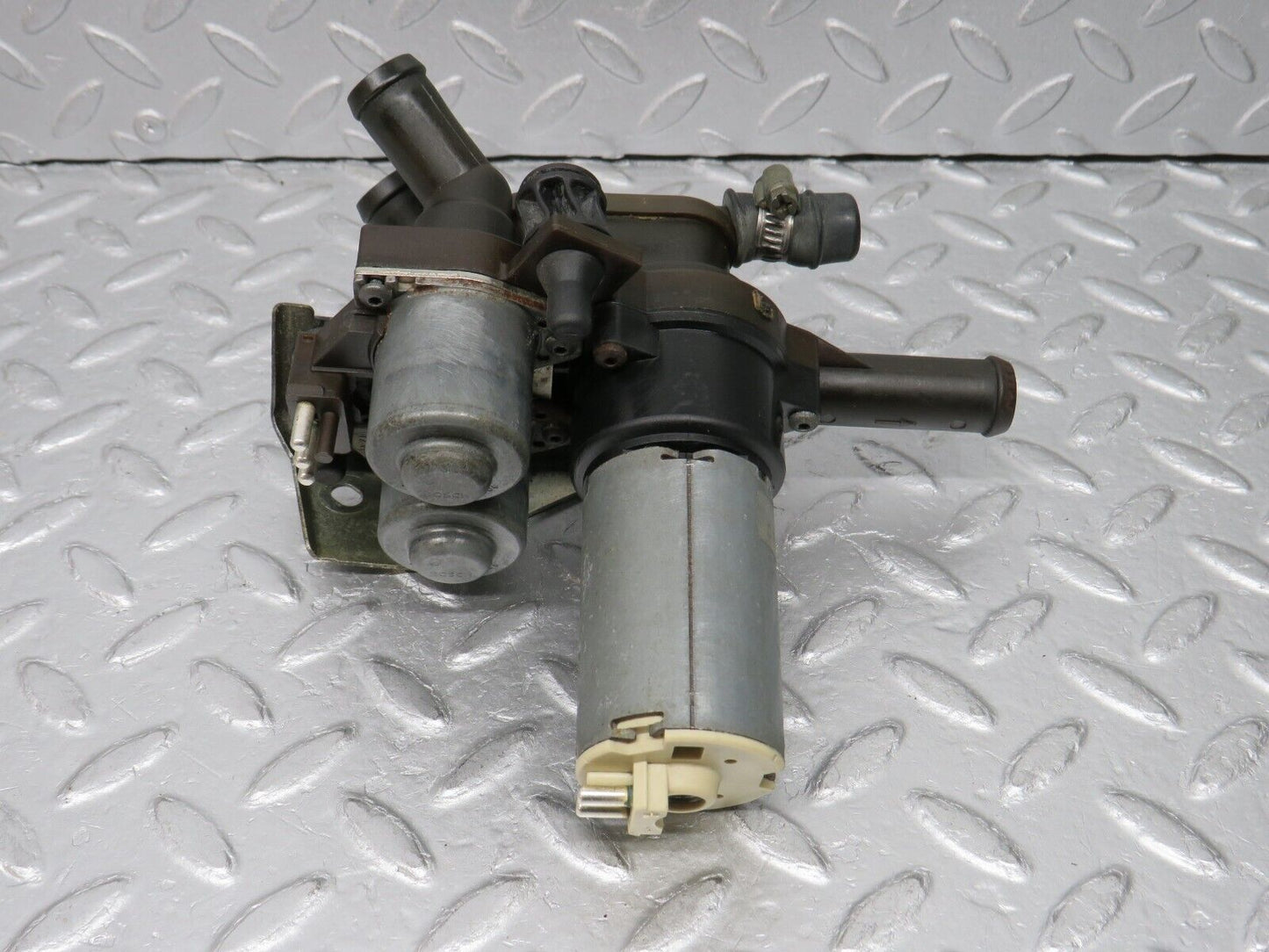38033 Mercedes-Benz A124 320E Cabriolet Water Pump 0018303784 1147412081