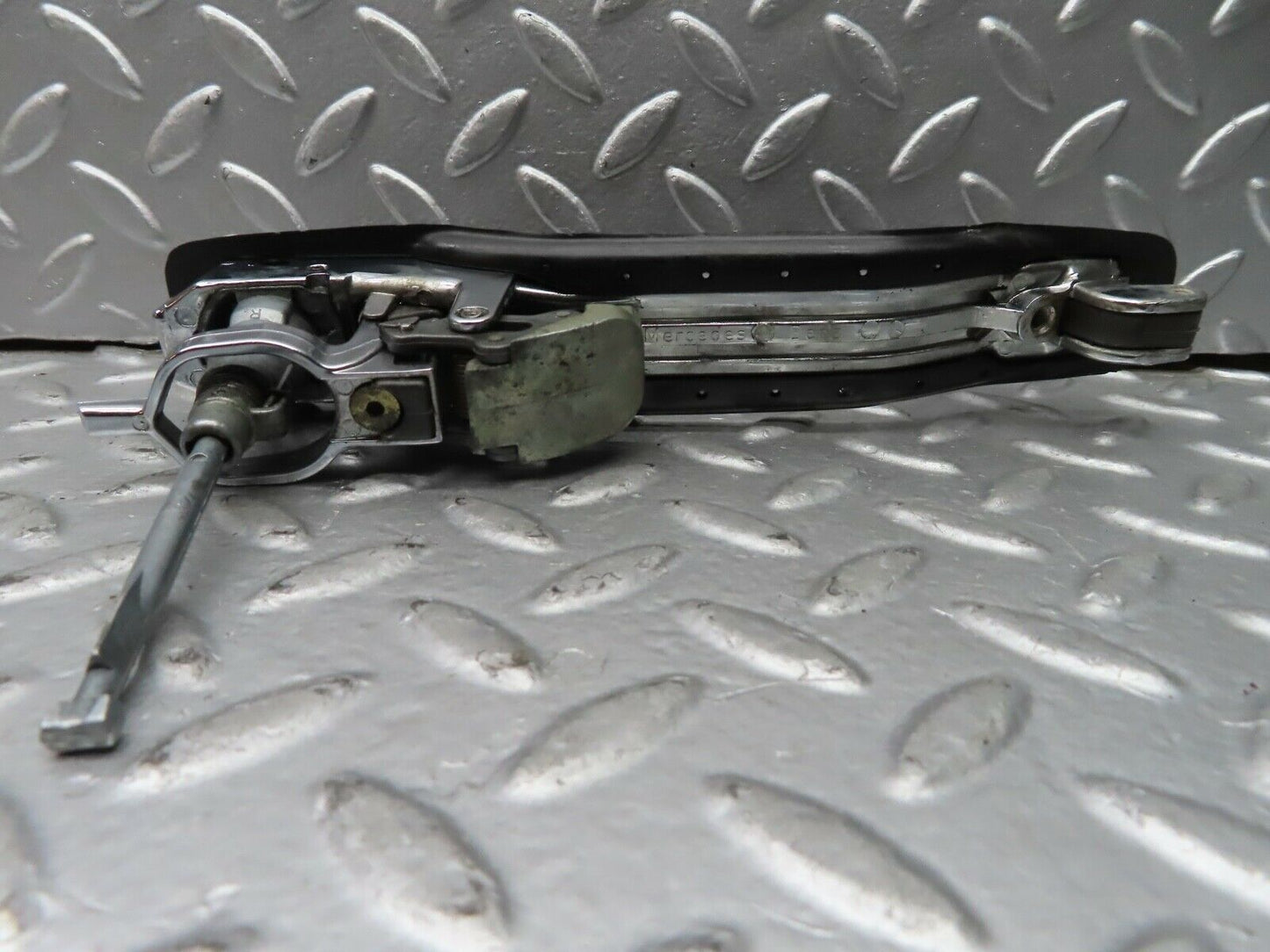 21538 Mercedes-Benz W126 300SE Front Right Exterior Door Handle No Key