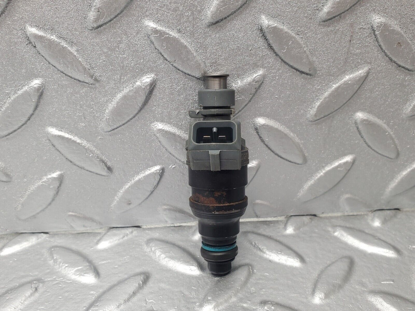 46243 Mercedes-Benz W124 280E Fuel Injector Bosch 0280155209 0000787323