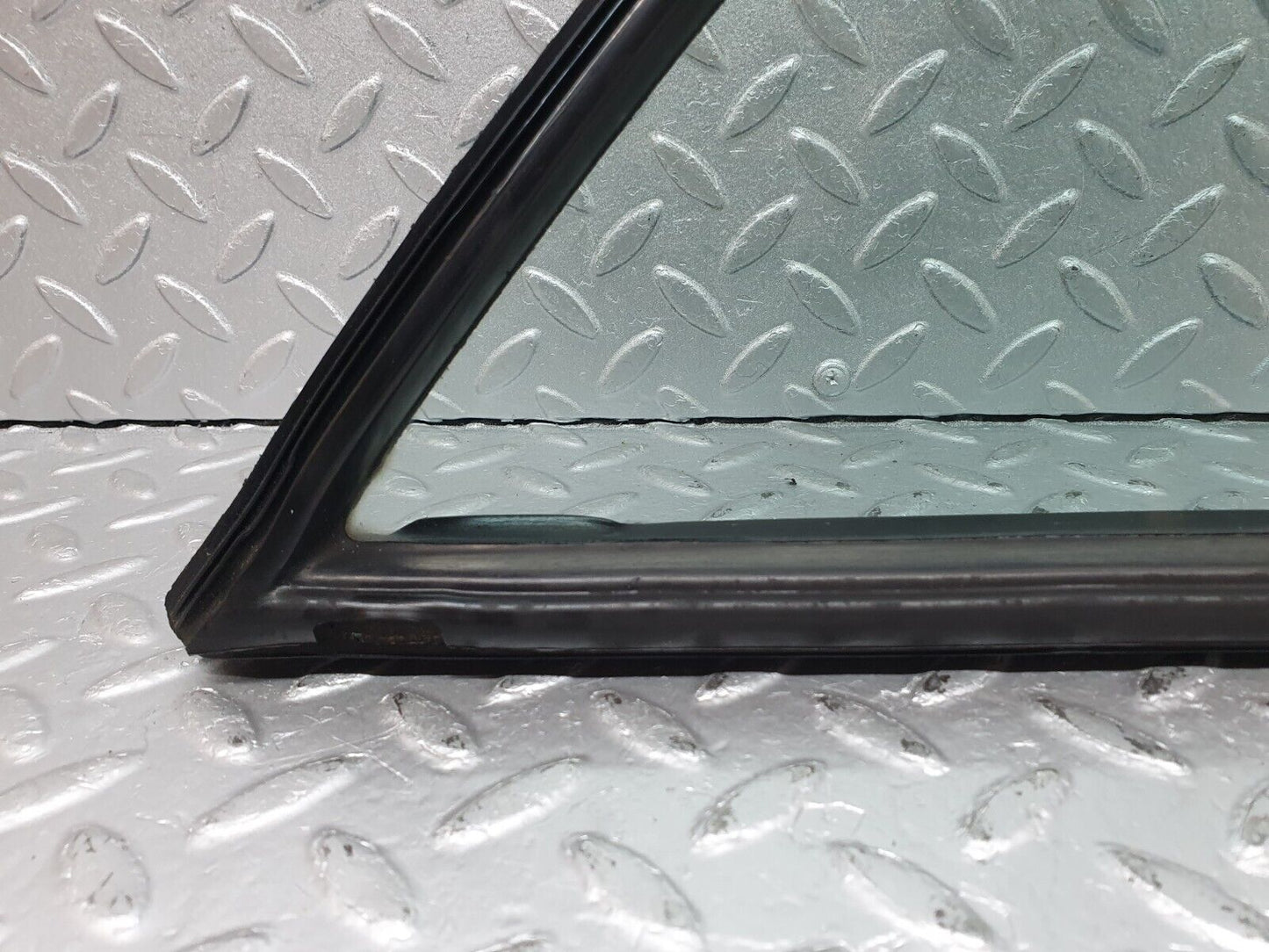 41129 Mercedes-Benz W126 300SE Rear Right Quarter Window Glass 1267350224