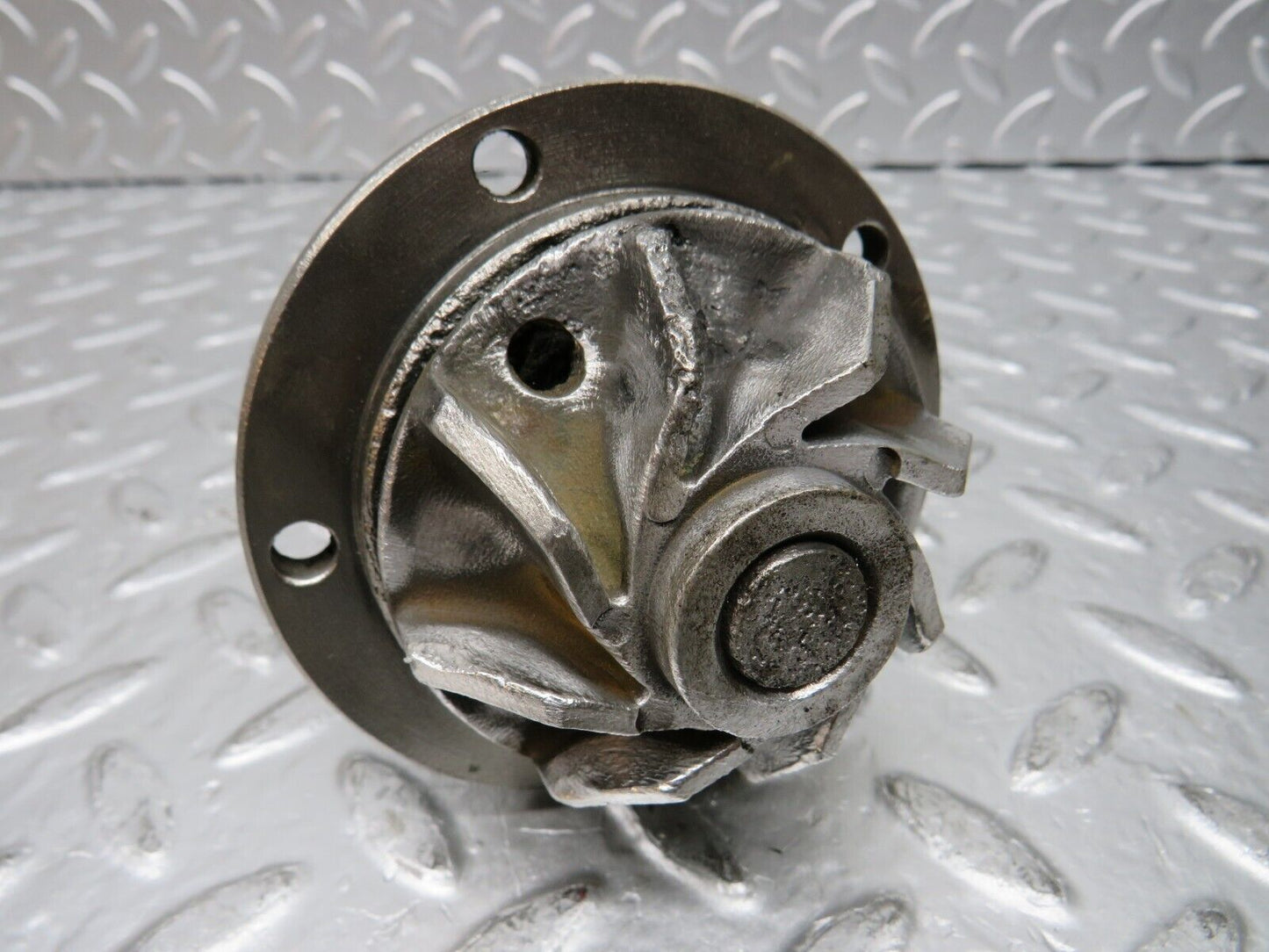 31075 Mercedes-Benz W123 200D Water Pump