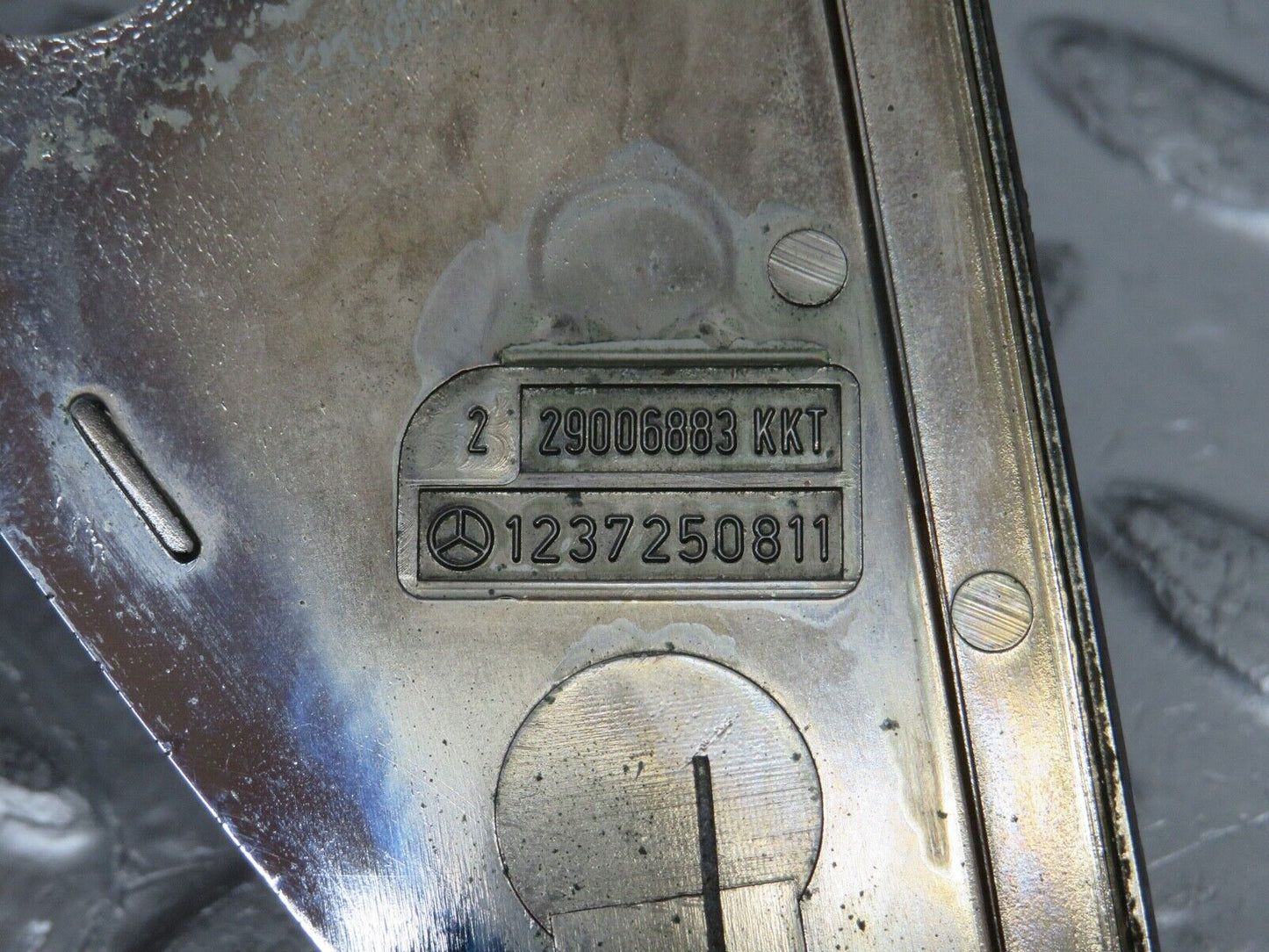 31002 Mercedes-Benz W123 230E Mirror Triangle Cover Right 1237250811