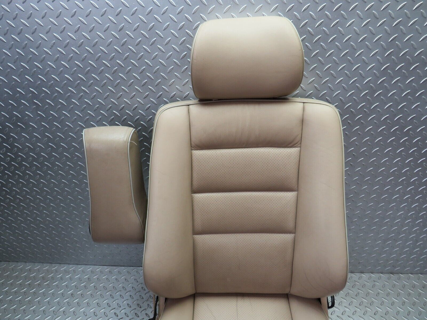 27712 Mercedes-Benz S124 300TE Wagon Front Left Passenger Seat Beige Leather
