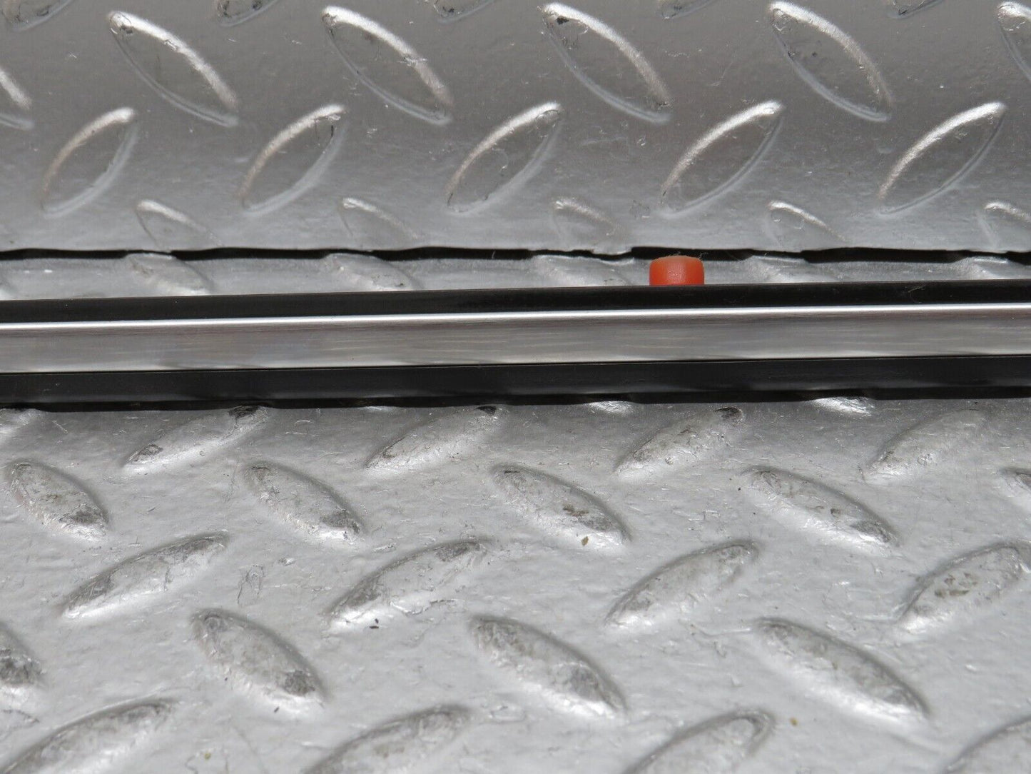 27958 Mercedes-Benz W123 280E Rear Right Fender Centre Moulding Trim
