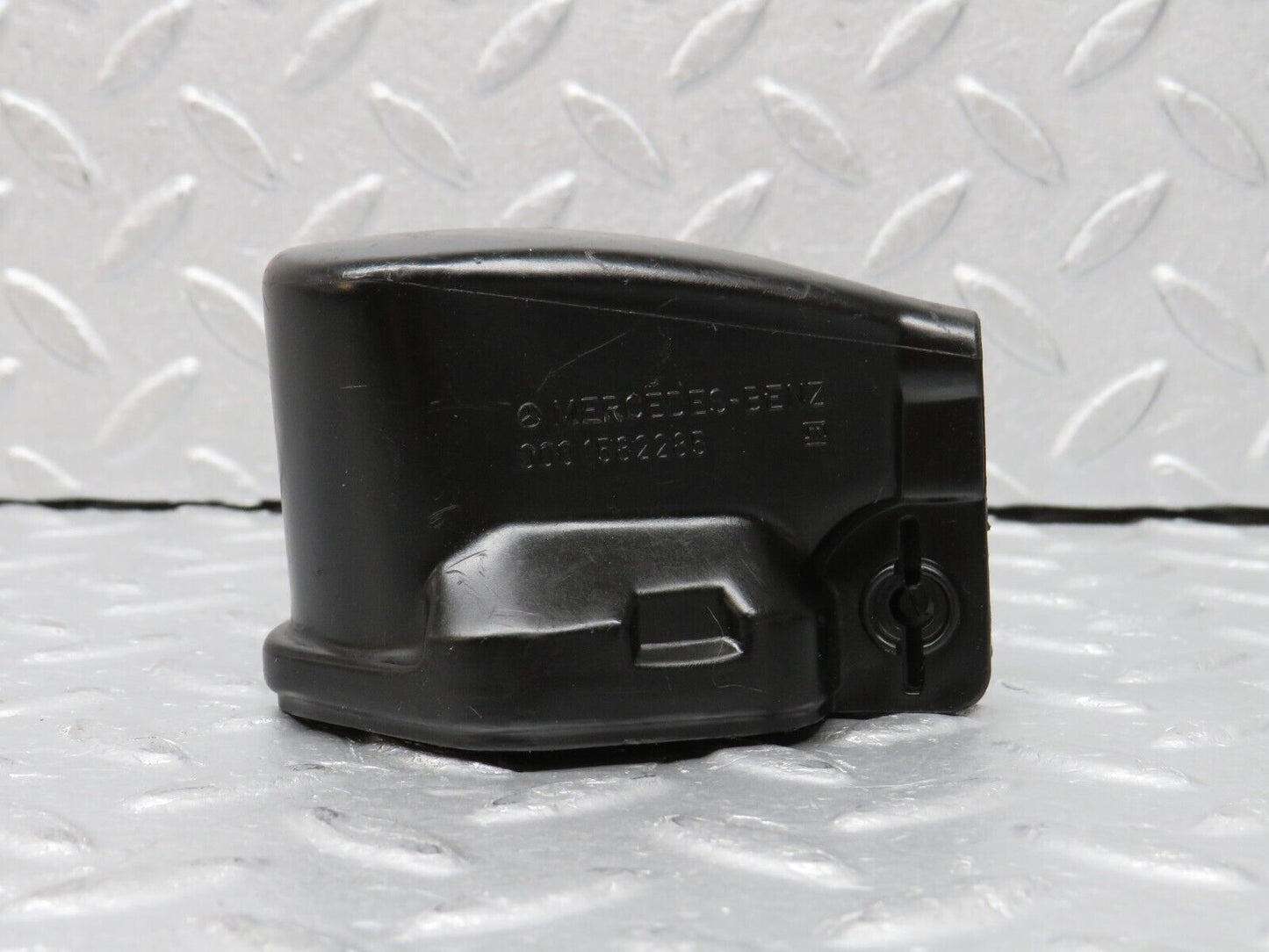 38861 Mercedes-Benz W201 190E 2.6L Ignition Coil Cover Cap 0001582285