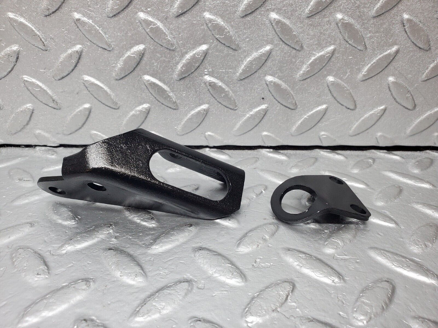 45468 Mercedes-Benz 280E M110.988 Engine Lifting Eyes Hooks