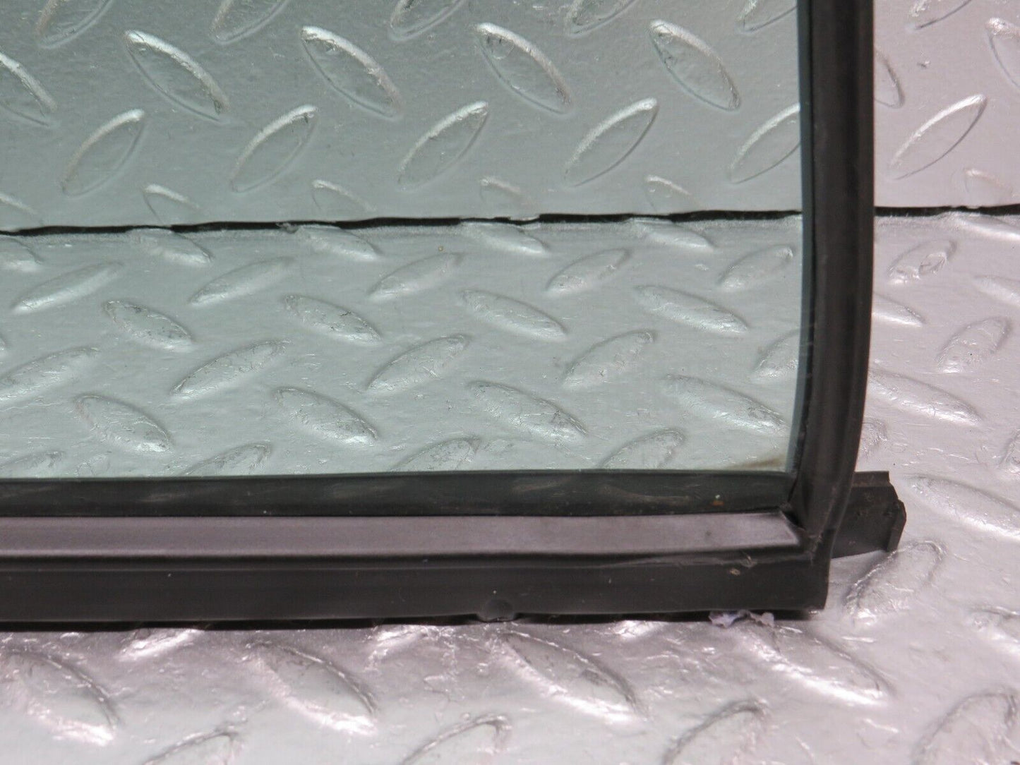 33139 Mercedes-Benz S124 Rear Left Door Quarter Window Glass 1247350824