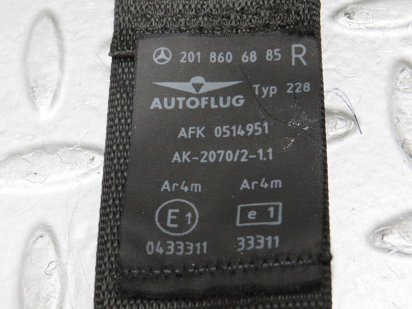 39056 Mercedes-Benz W201 190E 2.6L Front Right Seat Belt With Buckle 2018606885 1248606269