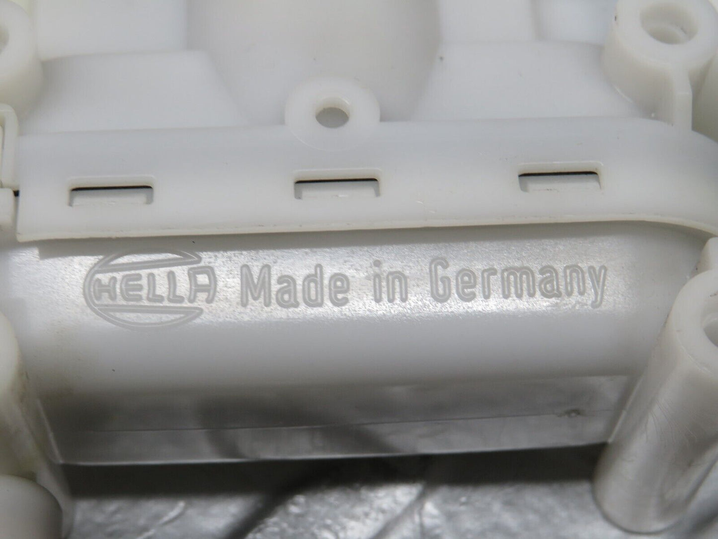 31395 Mercedes-Benz S124 220TE Door Lock Vacuum Actuator Hella Front Right