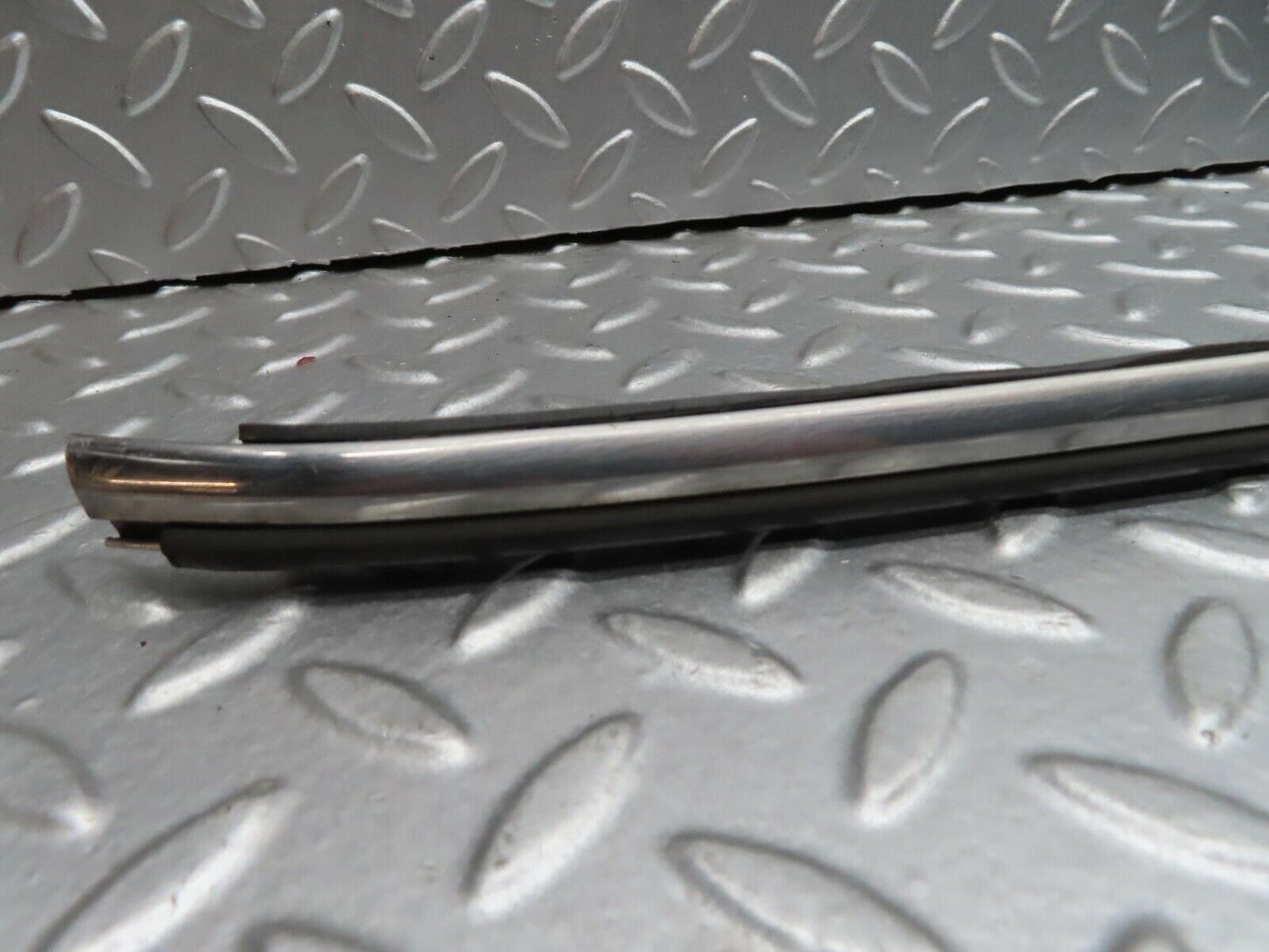 20961 Mercedes-Benz W114 250CE Coupe Rear Right Fender Wing Centre Moulding Trim