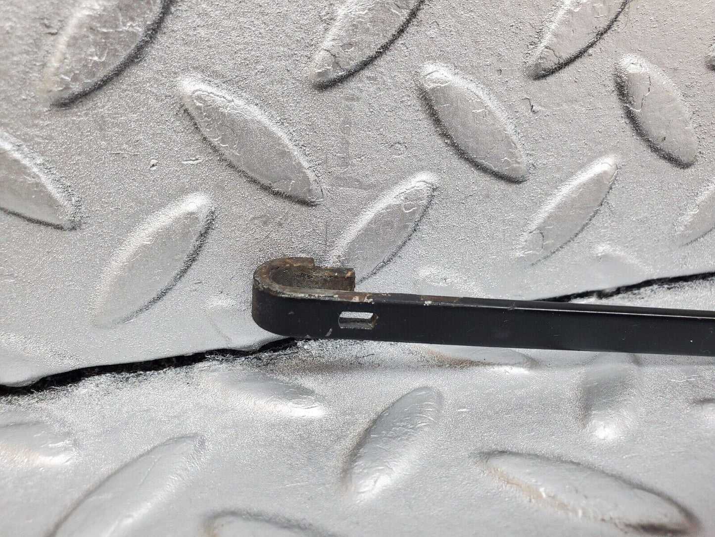 45857 Mercedes-Benz W126 420SE Windscreen Wiper Arm Bosch Right Side