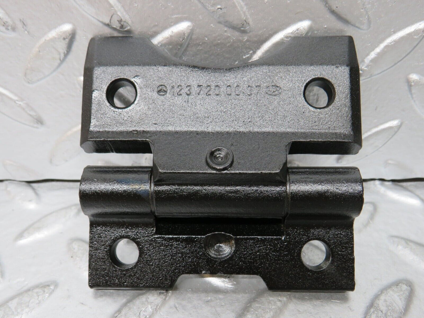 26867 Mercedes-Benz W123 240D Door Hinge Pair 1237200037