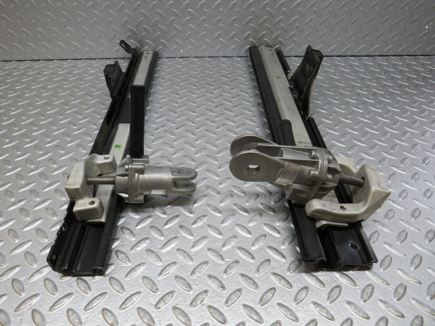 36844 Mercedes-Benz R129 300SL-24 Front Left Seat Rail 2x 1298200707 1298202107 1136201030 1136201020