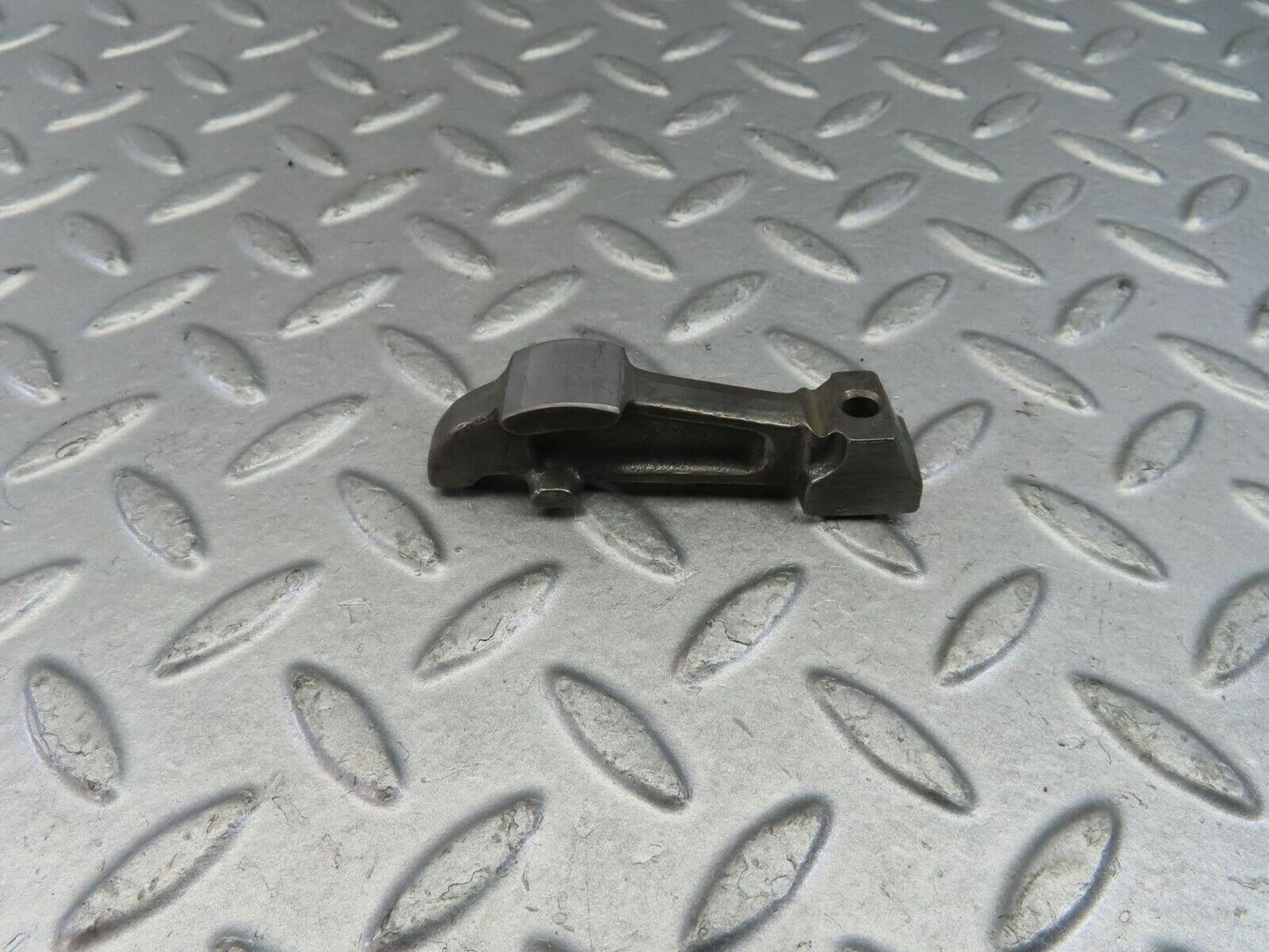 9136 Mercedes-Benz W108 Valve Rocker Arm With Retaining Spring