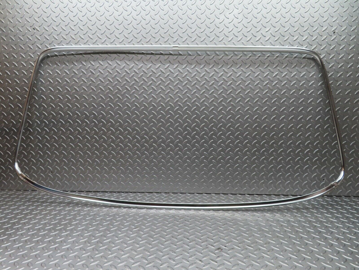 21323 Mercedes-Benz W123 230E Rear Windscreen Chrome Frame