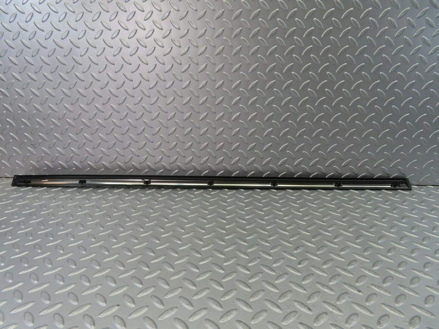10291 Mercedes-Benz W116 Front Left Door Centre Moulding Trim