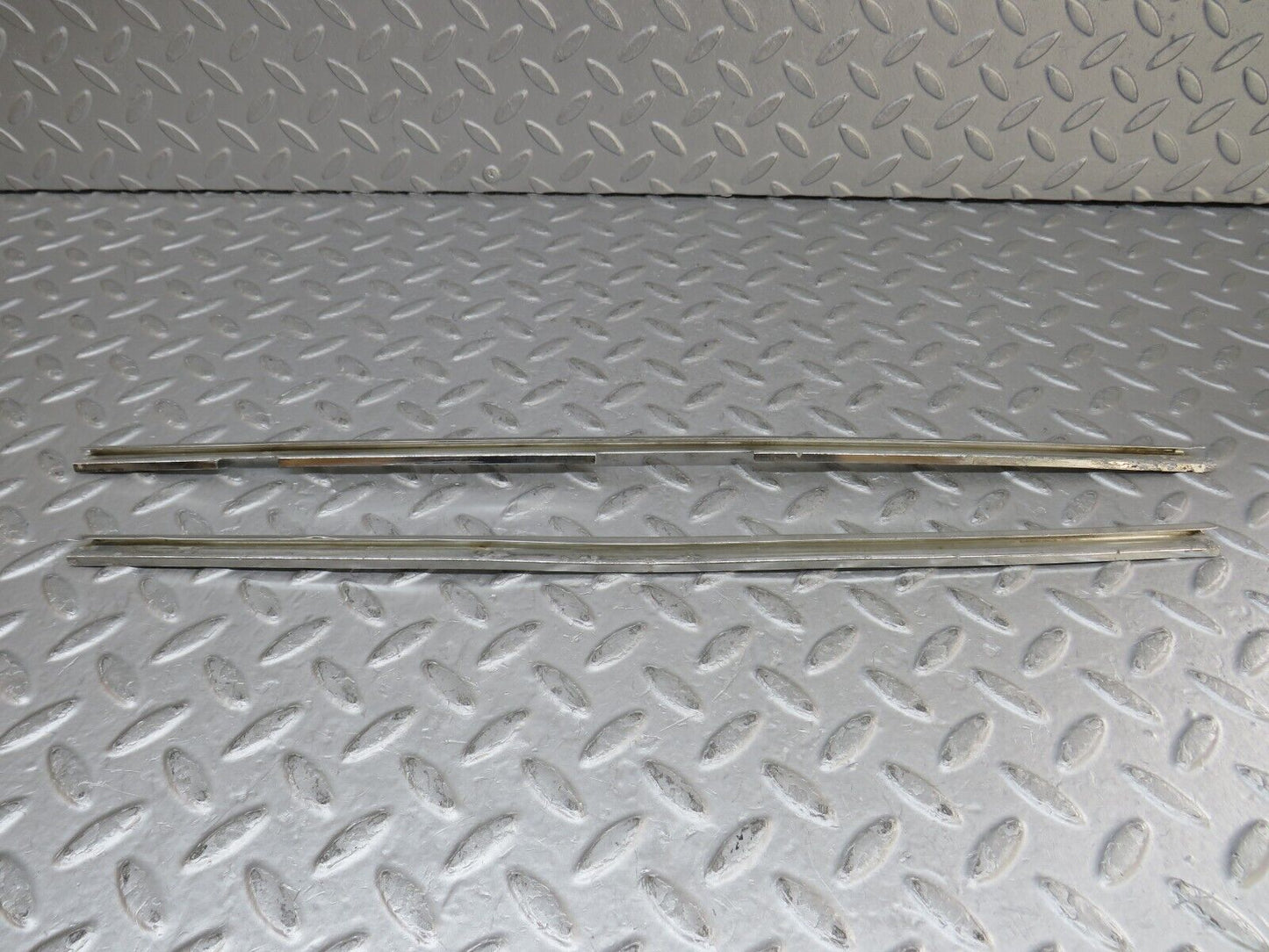35867 Mercedes-Benz W108 Front Left Door Chrome Trim Pair