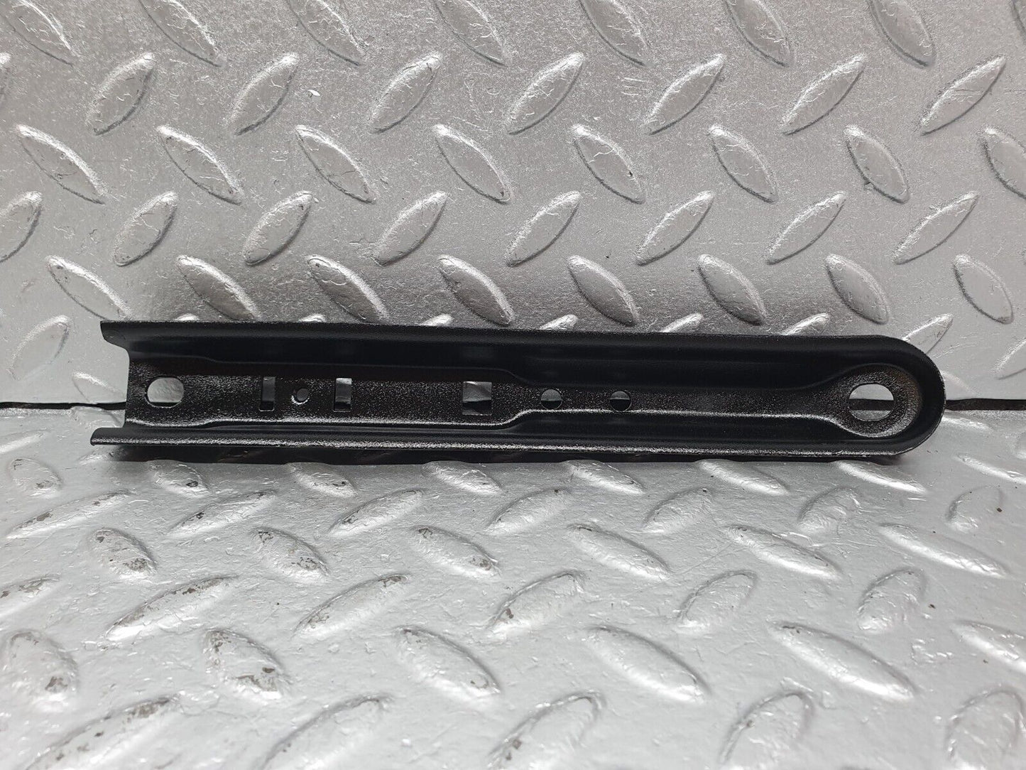 41615 Mercedes-Benz W124 200E Air Intake Manifold Bracket