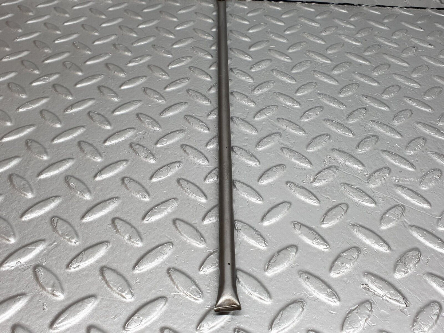 43072 Mercedes-Benz W123 Camshaft Oil Tube
