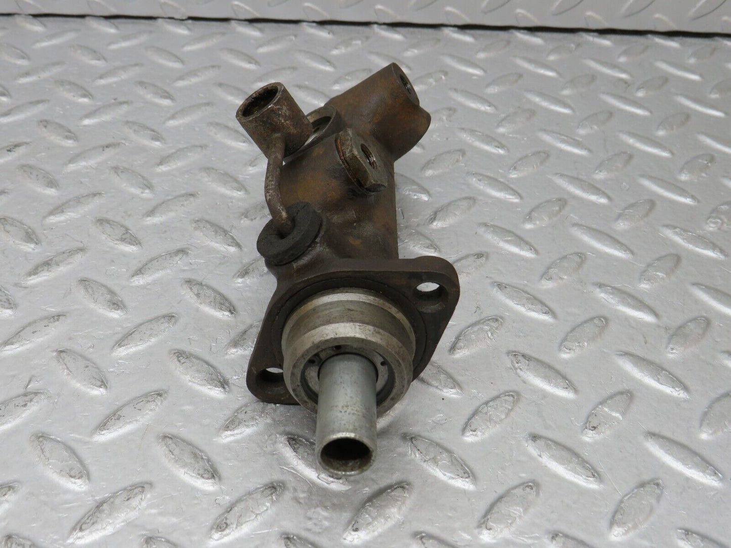 35734 Mercedes-Benz W108 Brake Master Cylinder
