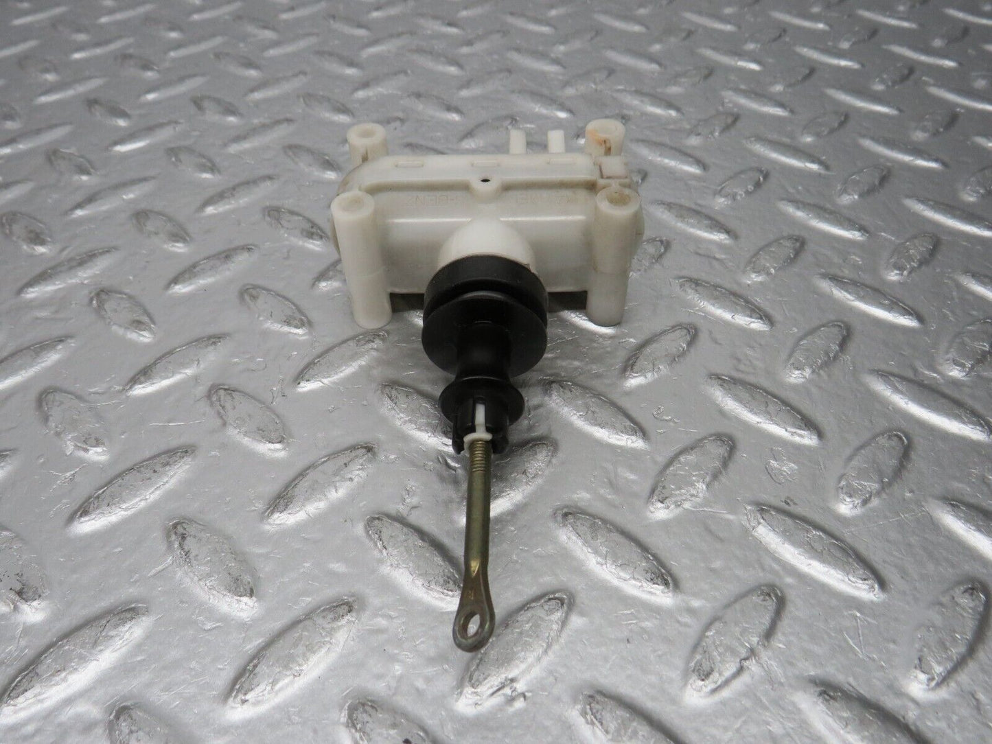 31398 Mercedes-Benz S124 220TE Door Lock Vacuum Actuator Hella Rear Left