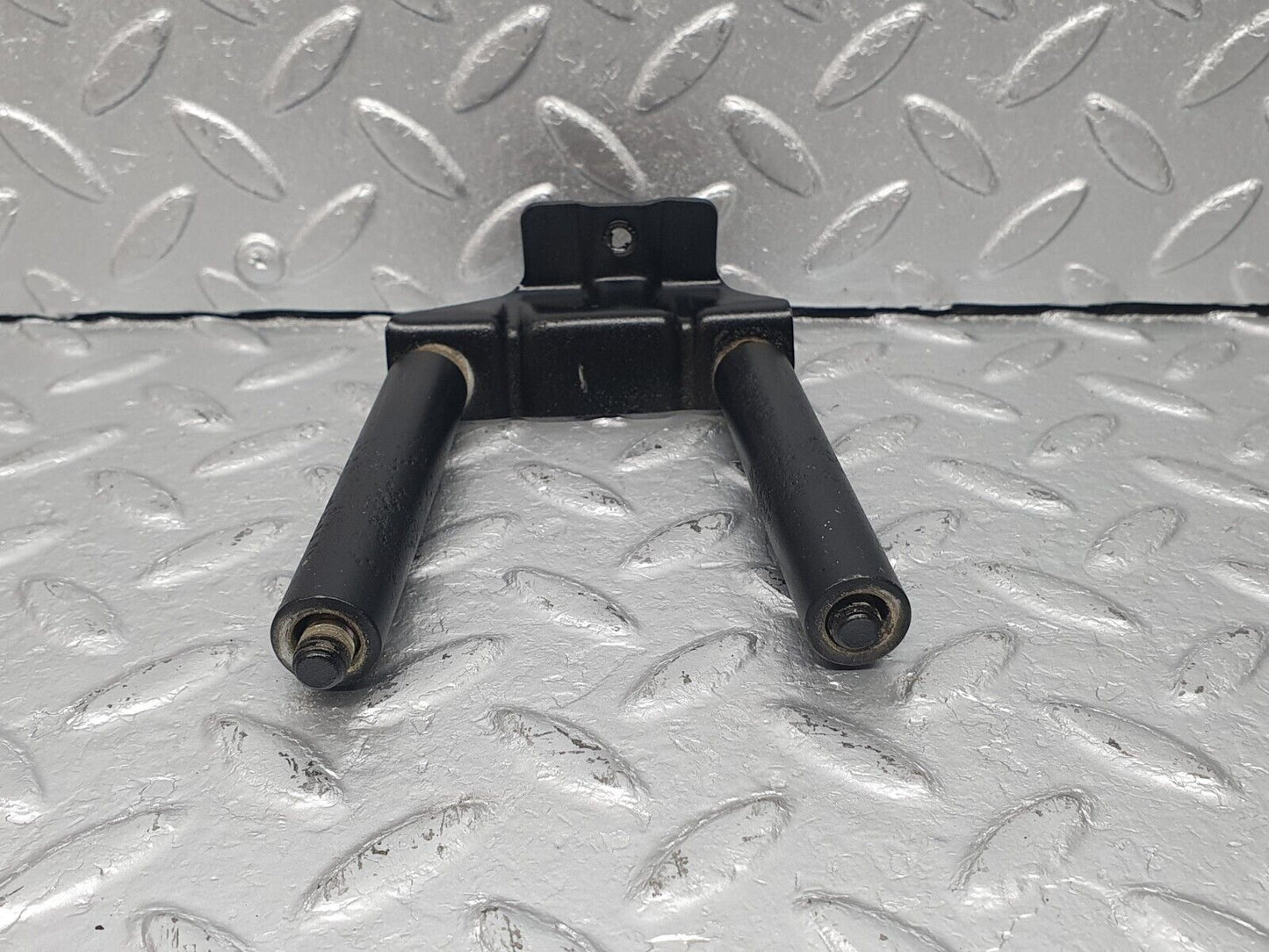 40735 Mercedes-Benz W123 300D Power Steering Hose Pipe Bracket