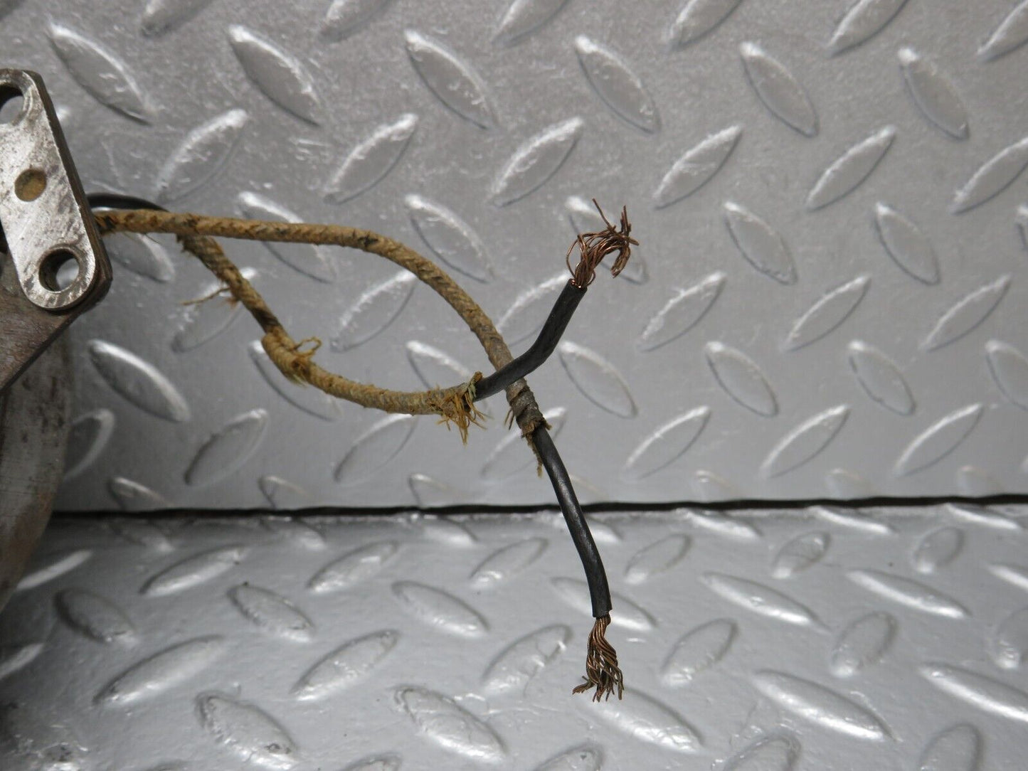 40362 Mercedes-Benz W110 230 Horn Lucas