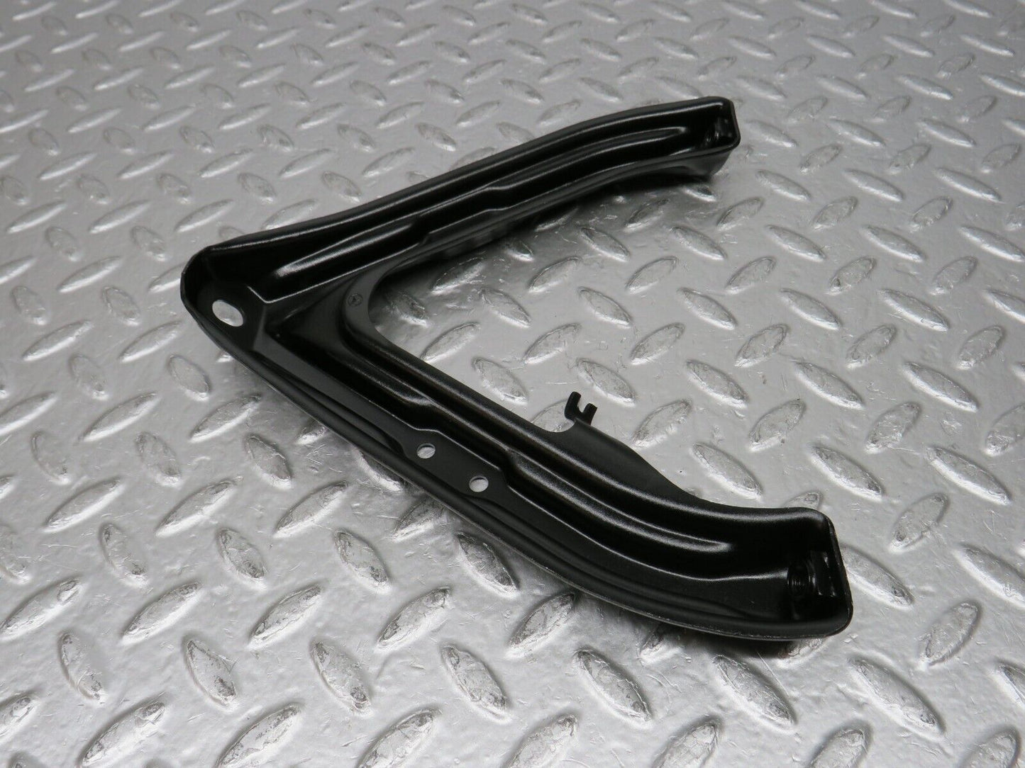 31693 Mercedes-Benz W201 190LE 1.8L Air Intake Manifold Bracket