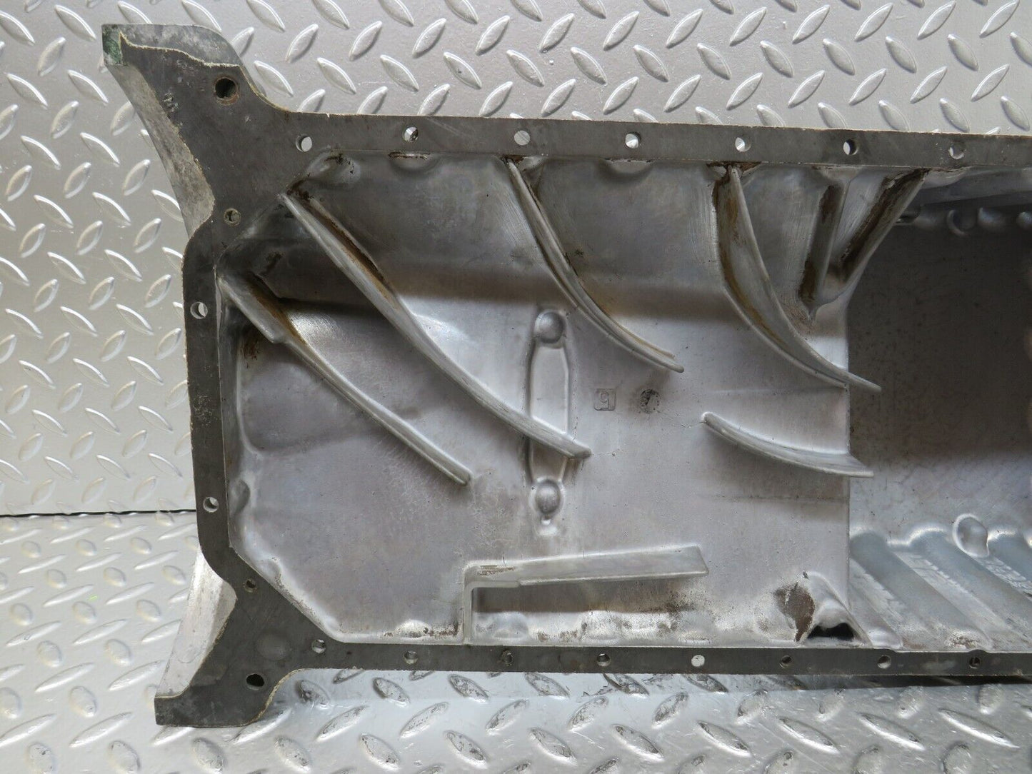 26085 Mercedes-Benz W123 200 Oil Pan Oil Sump 1020141202