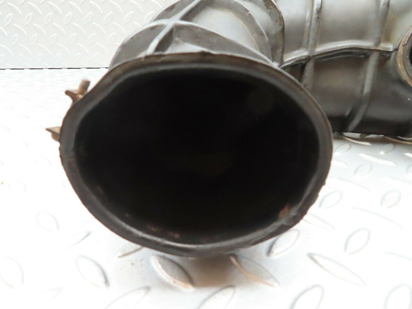 4092 Mercedes-Benz S123 200T Wagon Air Intake Pipe 1020940011