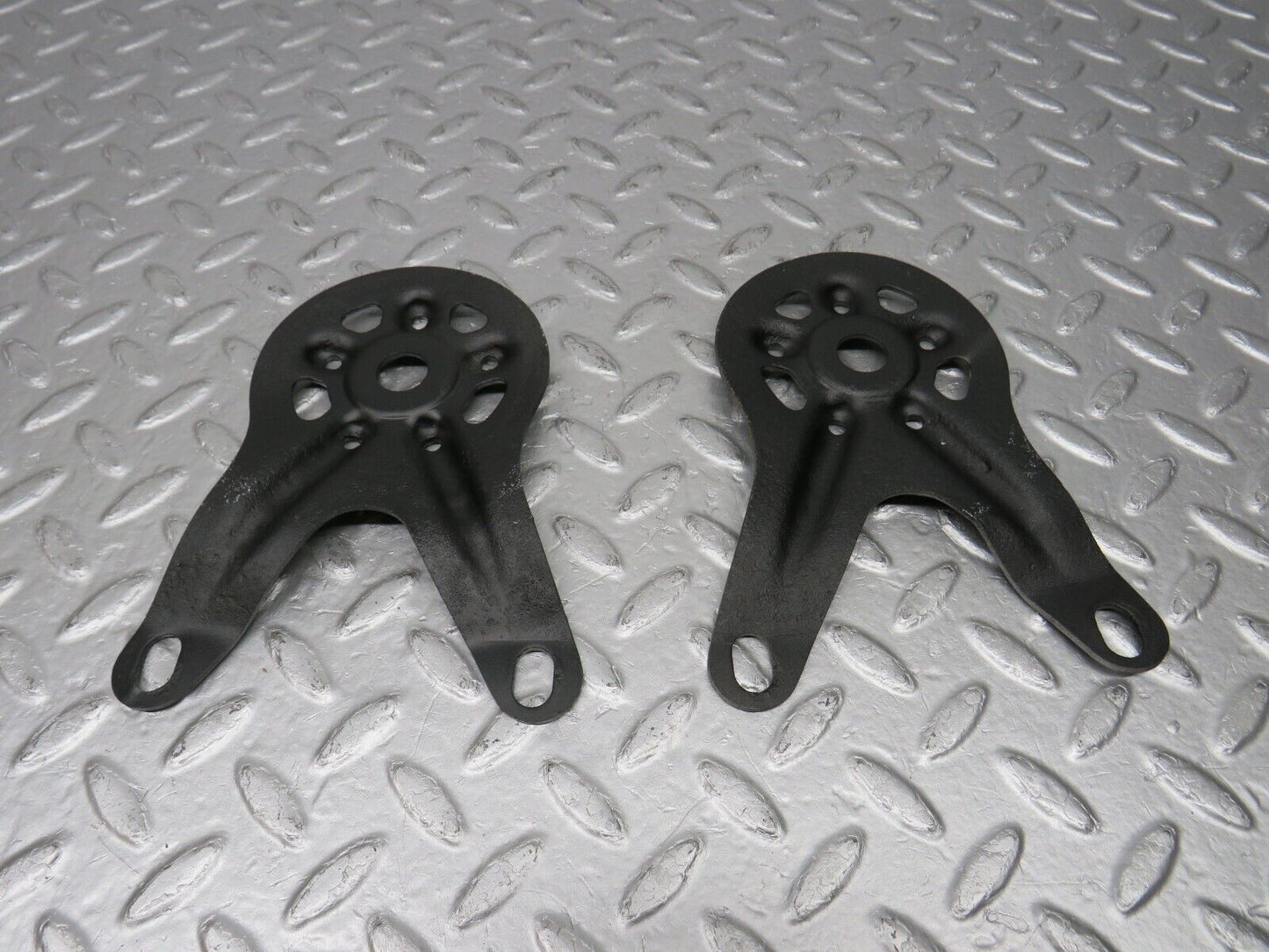 39233 Mercedes-Benz R107 500SL Coupe Rear Suspension Axle Mounting Bracket