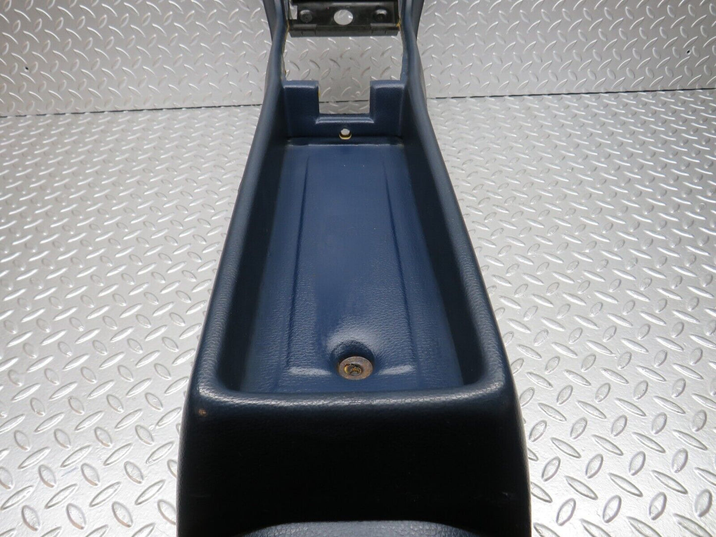 31132 Mercedes-Benz W123 200D Centre Console Blue