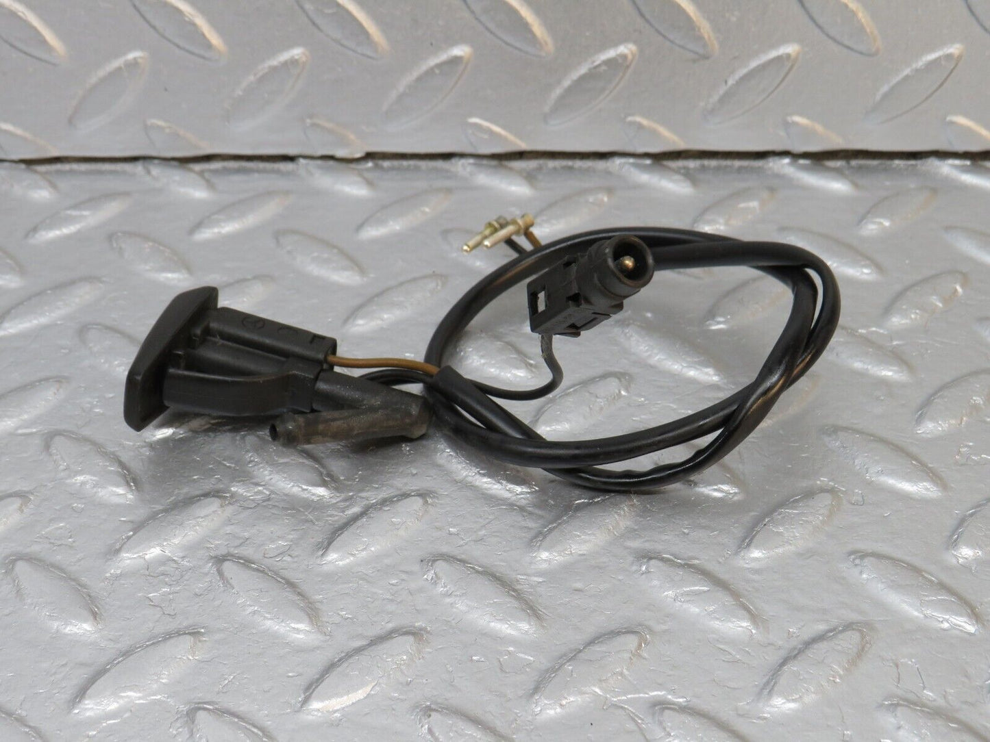 39740 Mercedes-Benz R129 320SL Coupe Windscreen Washer Nozzle