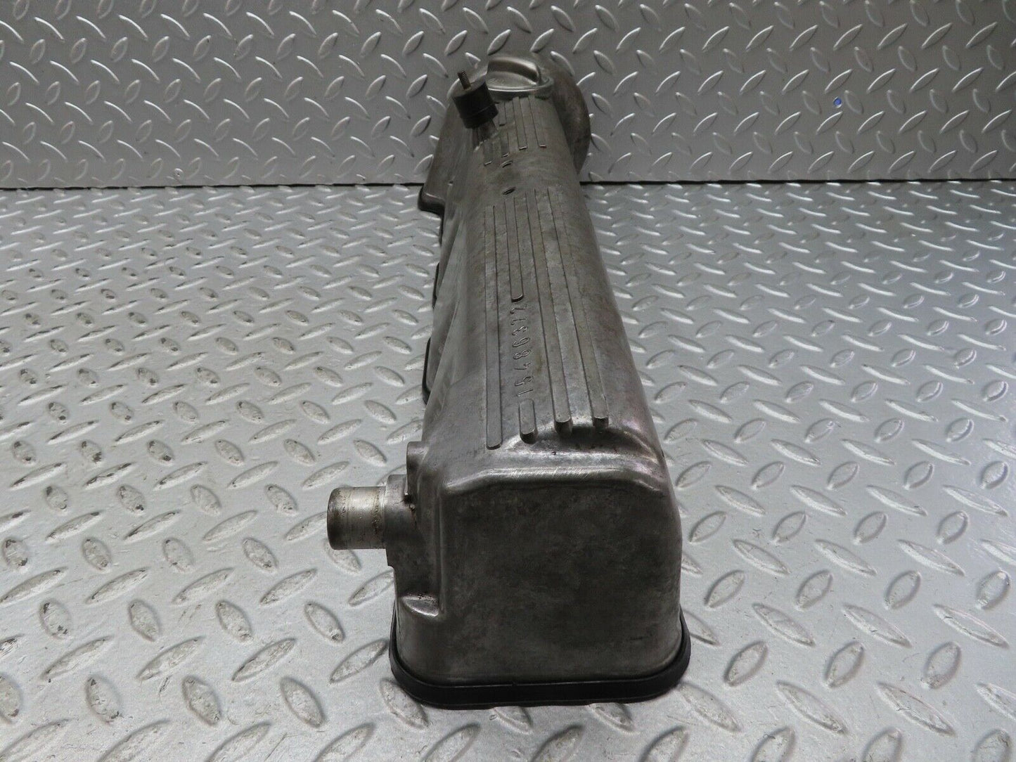 17756 Mercedes-Benz W116 450SEL Cylinder Head Valve Cover Right Side
