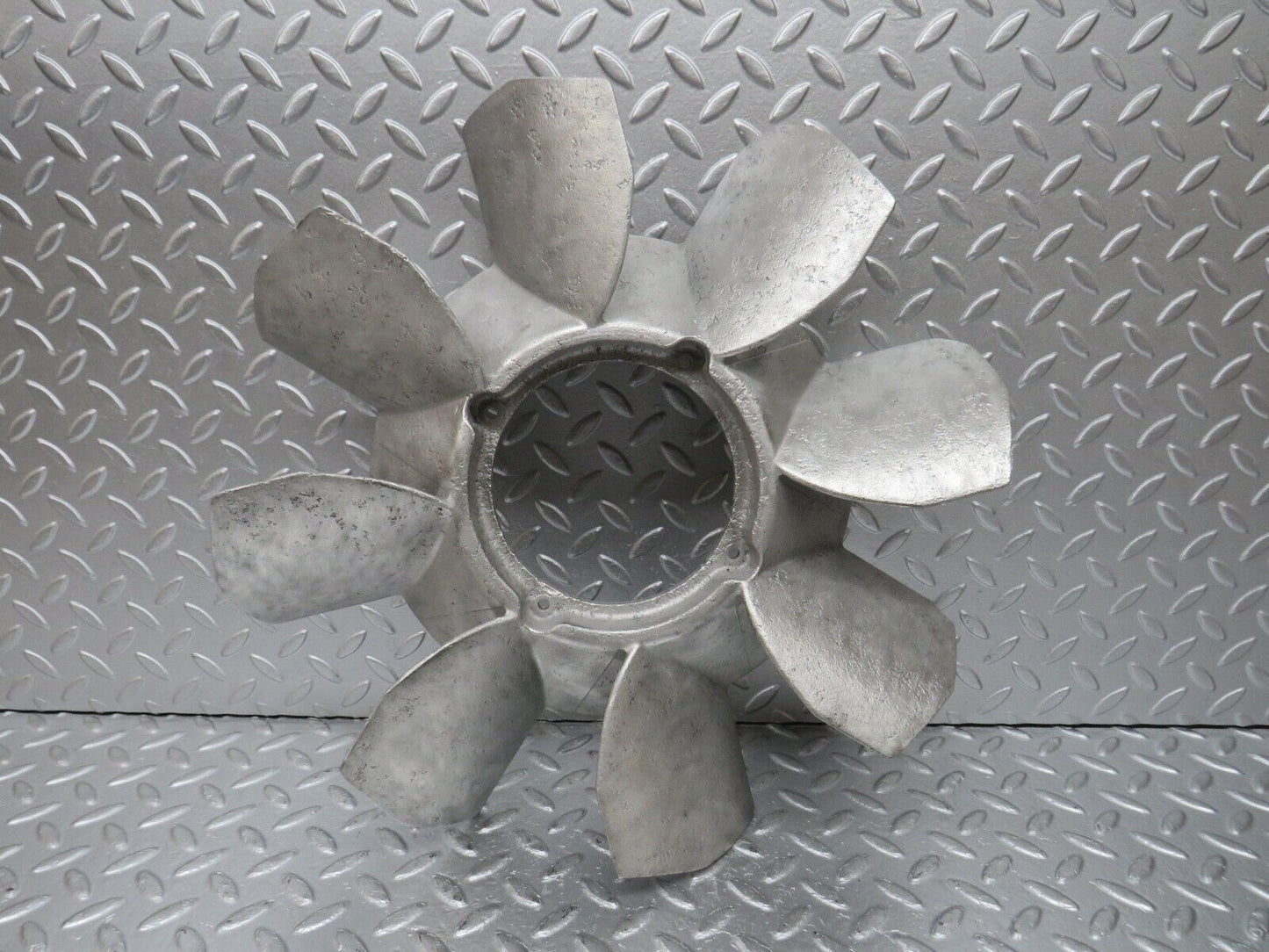 33054 Mercedes-Benz C107 R107 350 V8 Engine Cooling Fan