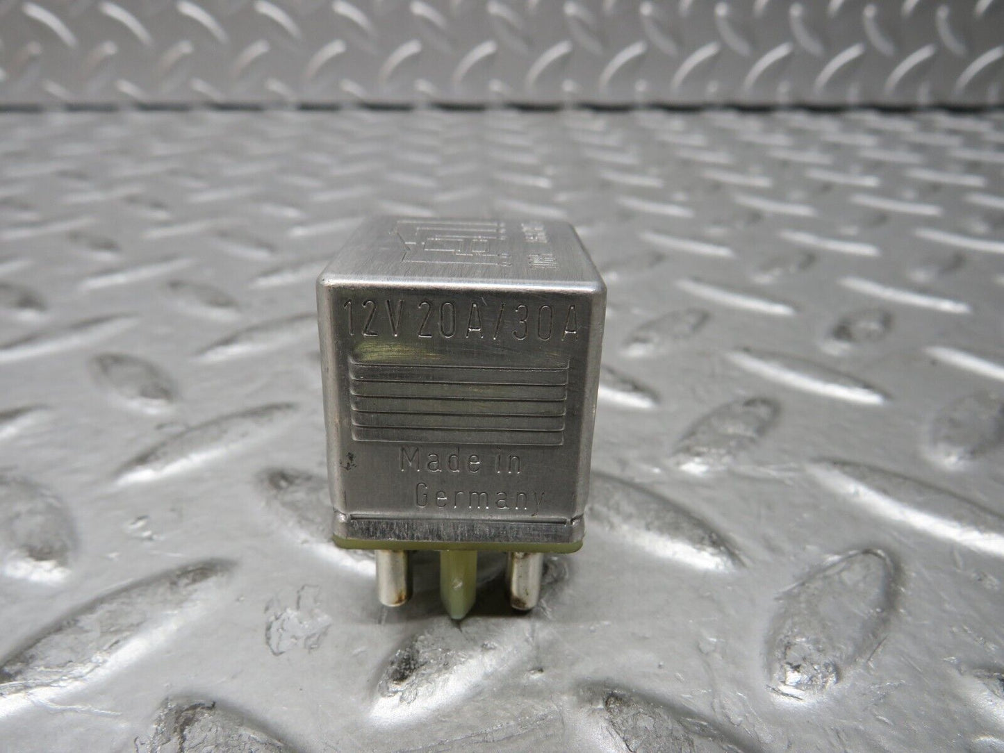 28666 Mercedes-Benz W123 230E Multi Purpose Relay 0015420219