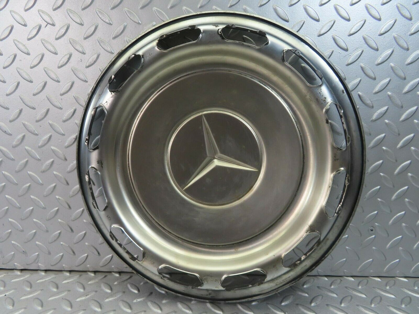 8408 Mercedes-Benz Vintage Wheel Trim Hub Cap 14