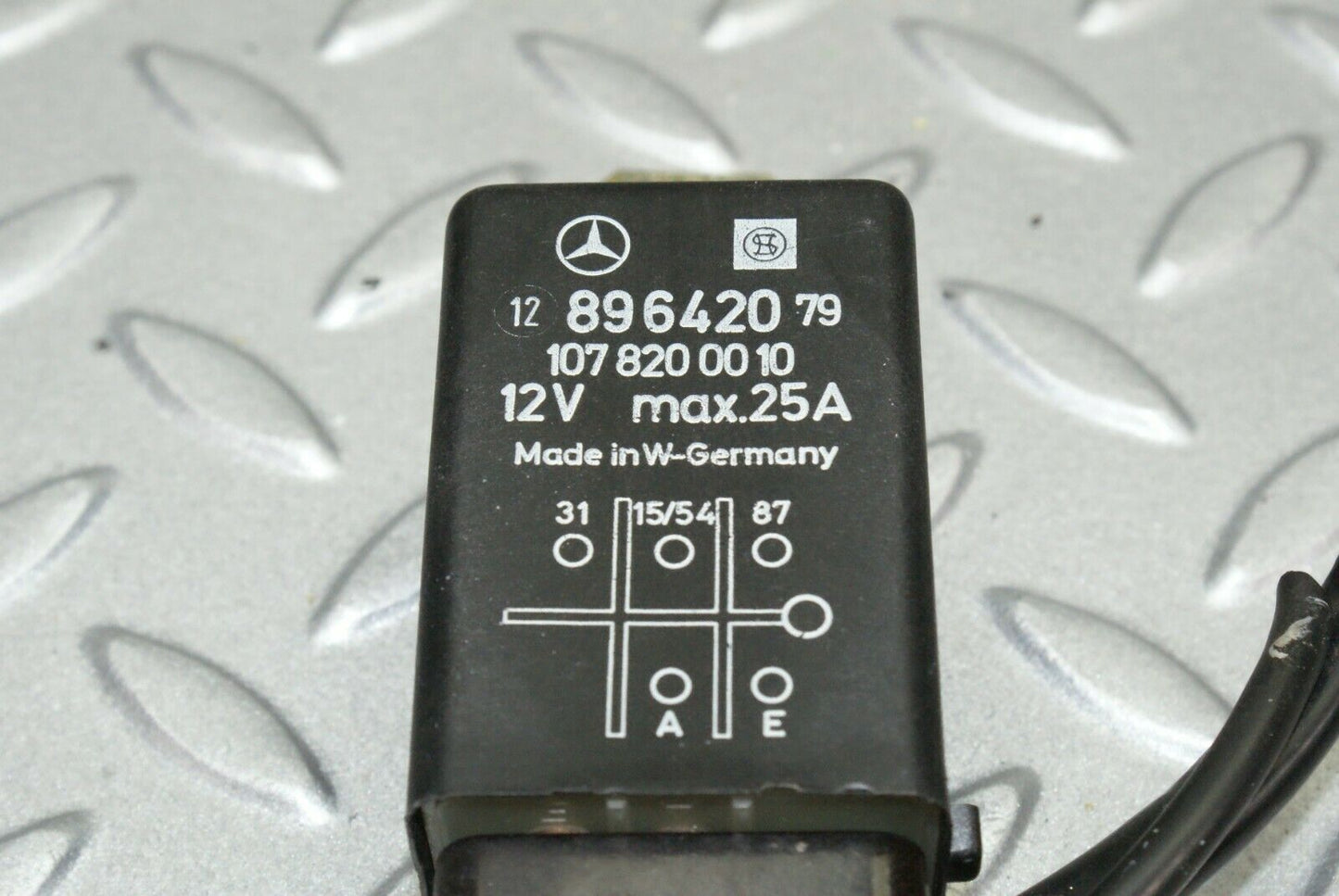 2512 Mercedes-Benz W116 350SE Rear Heated Window Relay 1078200010