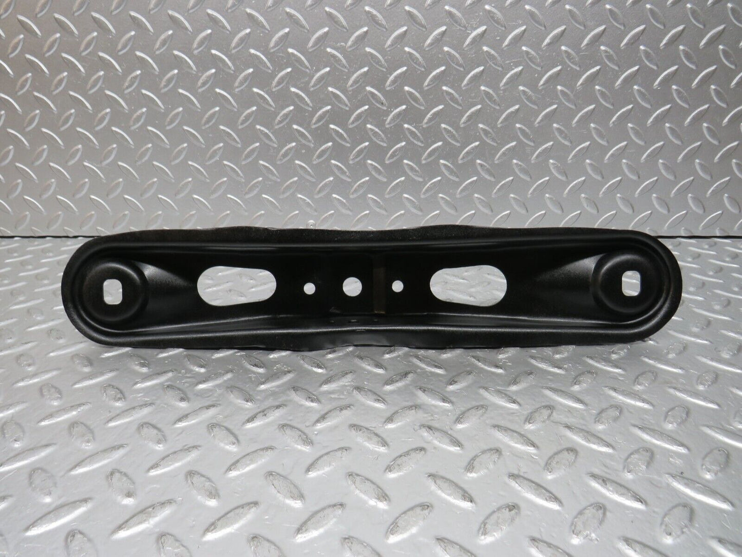 31121 Mercedes-Benz W123 200D Gearbox Mount Bracket