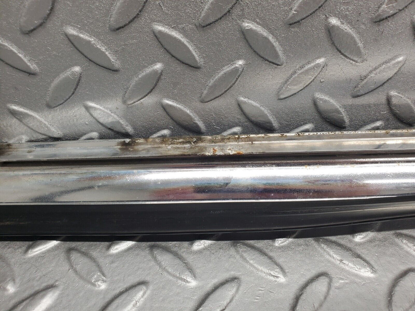 46430 Mercedes-Benz C123 280CE Coupe Right Door Chrome Moulding Trim
